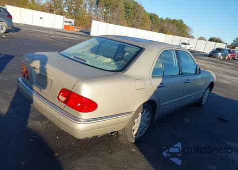 1999 Mercedes-Benz E 320 z USA, uszkodzony, nr VIN WDBJF65H9XA757356